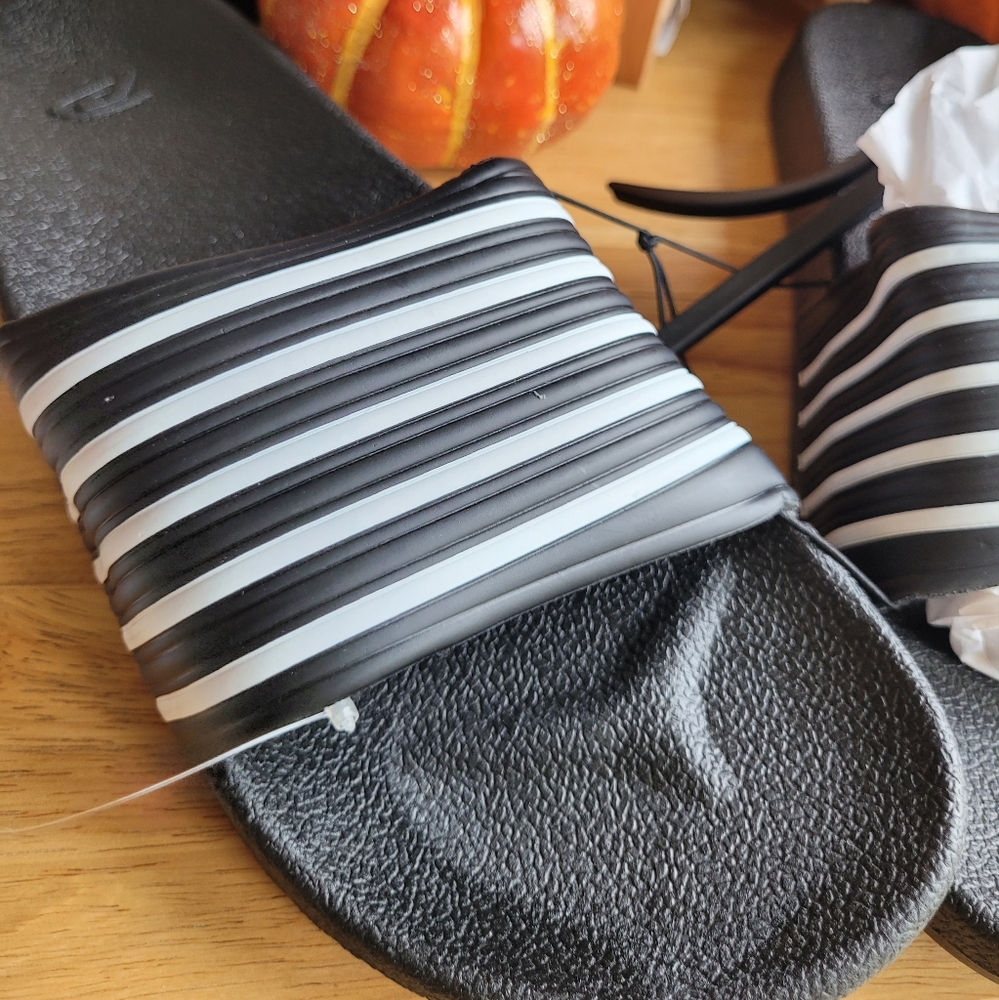 Unisex Black and White Slides